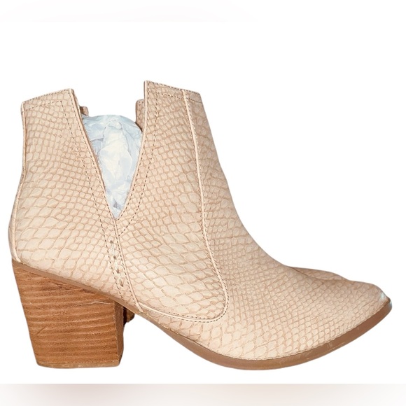 NOT RATED Lizard Texture Vegan Leather Chelsea Boots - EUC - Picture 1 of 5